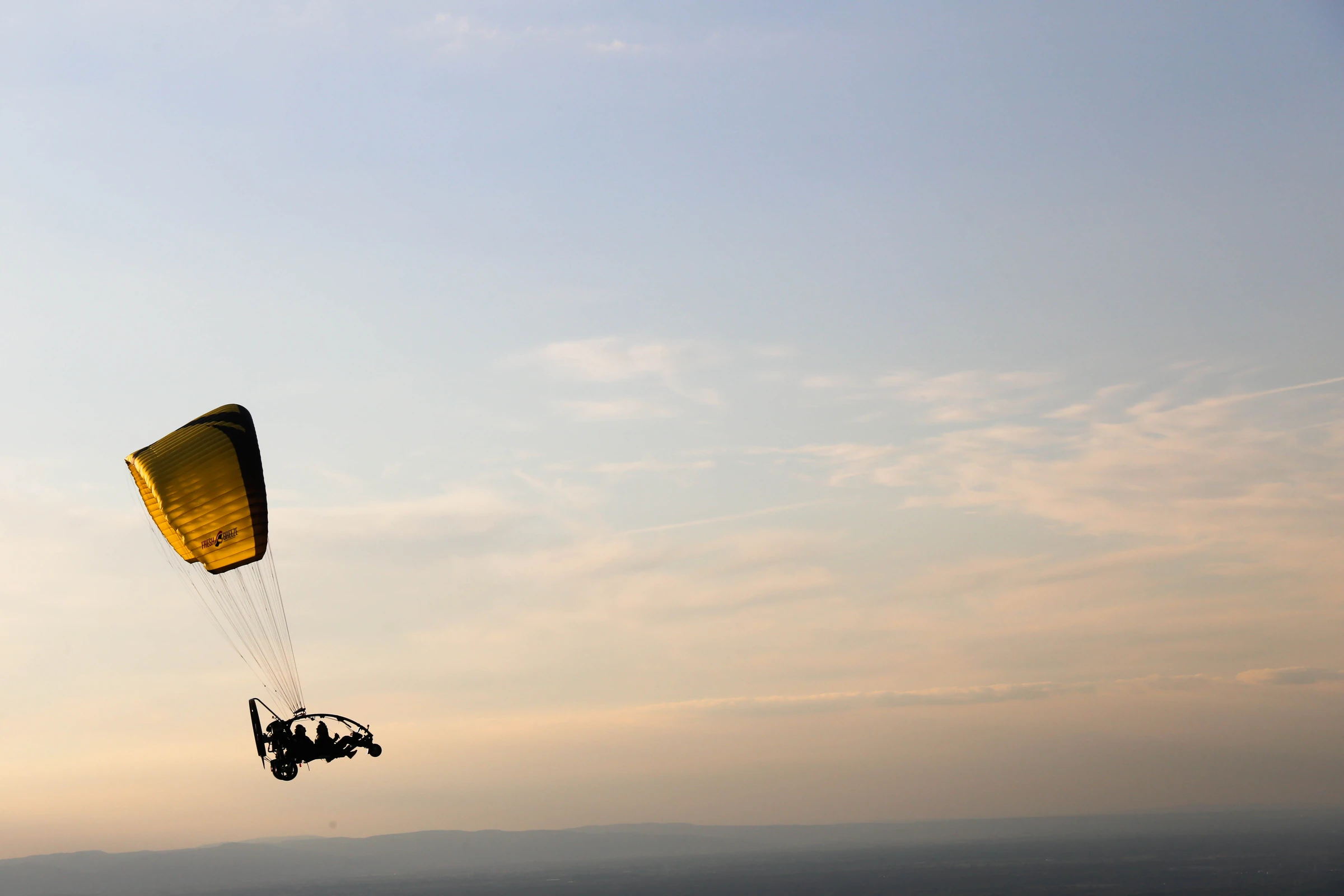 Skytime X-Citor im Abendrot am Flugplatz